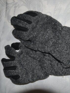 3M insulate gray gloves with touch screen finger pads